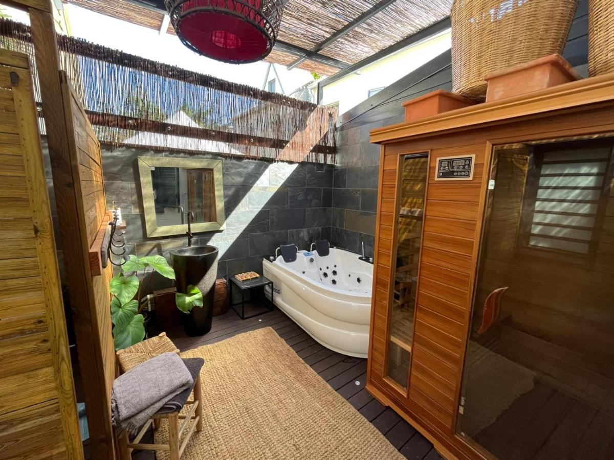 Villa Latrille - Piscine - Sauna - Jacuzzi 라 살린 레 뱅 외부 사진